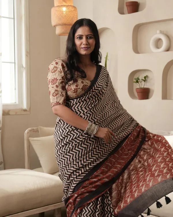 Black_Cotton_Zigzag_Print_Mulmul_Saree_For_Women